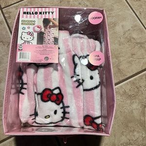 Hello Kitty Spa Wrap with Storage Box